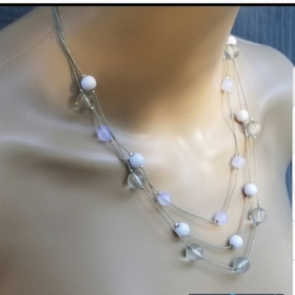 NEW YORK & COMPANY LAYERED SILVERTONE CHAIN & TRANSLUCENT BEAD NECKLACE - Picture 2 of 3